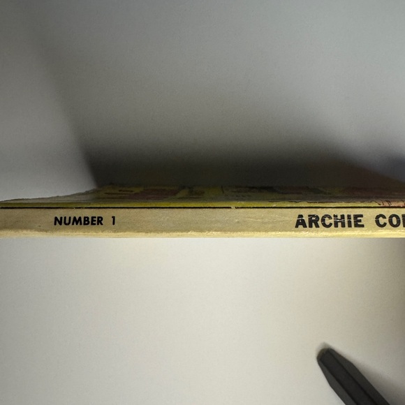 Archie Comics Digest - Picture 2 of 3